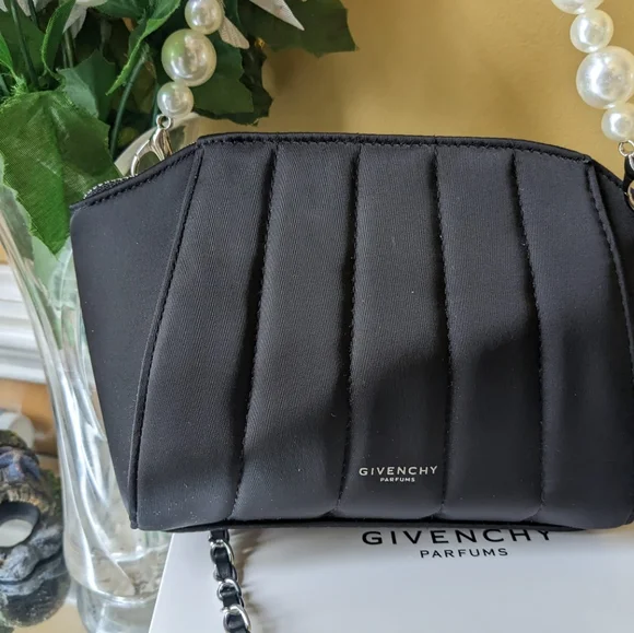 Givenchy - Picture 7 of 10